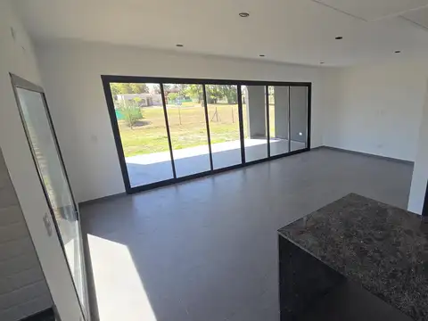 Casa en Venta en Pilar Del Este - Santa Sofia, USD 190.000