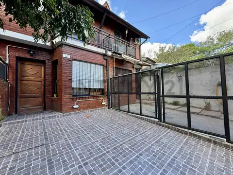 VENTA DUPLEX 4 AMB EN VENTA EN EL PALOMAR APTO CREDITO CON QUINCHO Y JARDIN