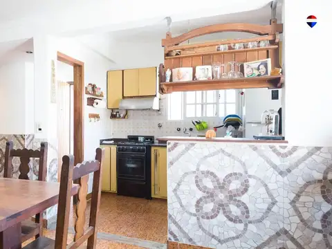 Casa 5 ambientes con 2 baños