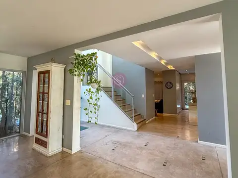 Casa 6 ambientes con 4 baños