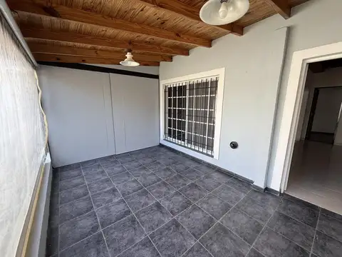 Casa en Alquiler con 1 cochera
