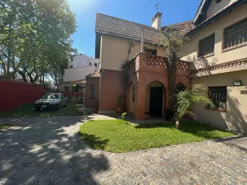 Casa 7 ambientes con 4 baños