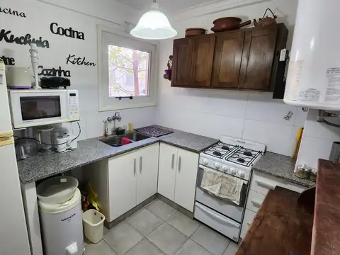 Venta. Departamento 3 ambientes contrafrente.