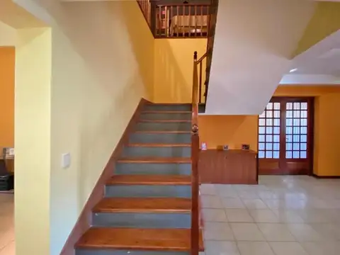 Casa en Venta con 3 cocheras