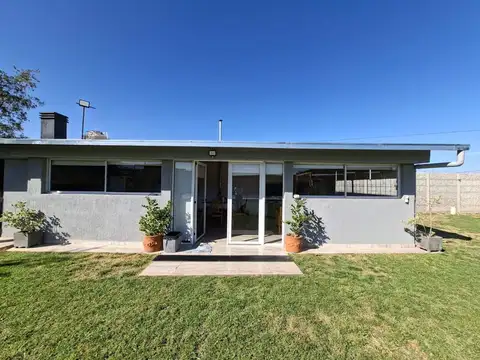 VENTA SALON + QUINCHO + PILETA - LUJAN DE CUYO