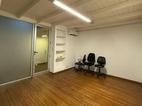 Oficina centrica, por peatonal cordoba, se encuentra en PA,