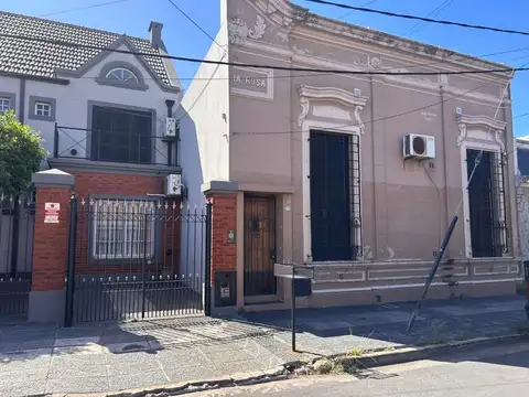 CASA 3 AMBIENTES CON PATIO  LANÚS ESTE