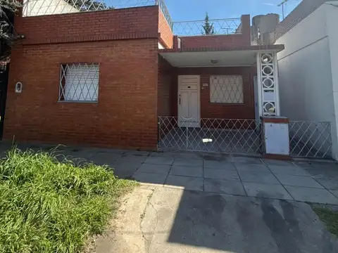 Casa en Lote Propio - Excelente ubicación -  A reciclar
