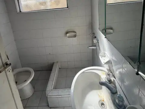 Casa en Lote Propio - Excelente ubicación -  A reciclar