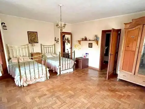 Casa 7 ambientes con 5 baños