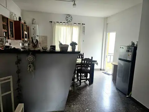 Casa 6 ambientes con 2 baños