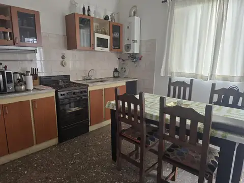 VENTA-CASA 6 AMBIENTES-PATIO-TERRAZA-SÁENZ PEÑA-3 DE FEBRERO