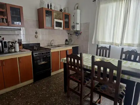VENTA-CASA 6 AMBIENTES-PATIO-TERRAZA-SÁENZ PEÑA-3 DE FEBRERO