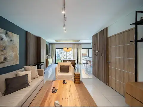 Depto Tipo Casa en Venta de 4 ambientes