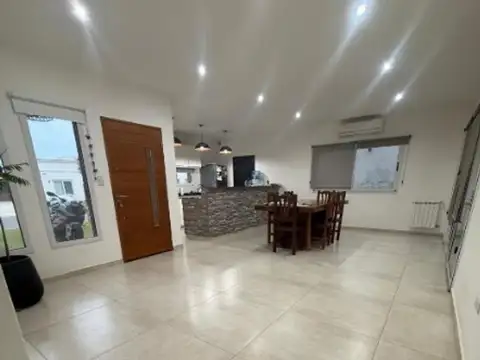 Casa en Venta en Pilar del Este - San Ramón, USD 195.000