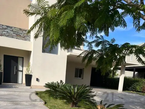 Casa en venta de 6 ambientes en Barrio Albanueva Rincon De Milberg