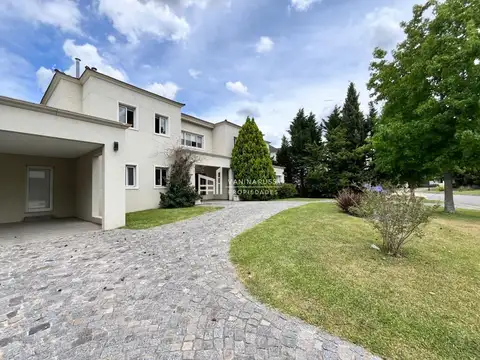 Casa en Venta en Haras Santa María, USD 675.000