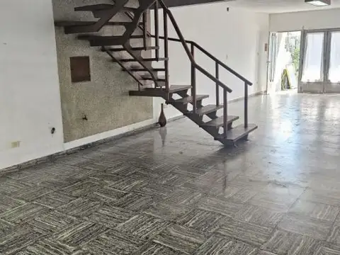 Casa en Alquiler con 1 cochera