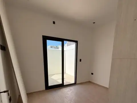 Departamento en Alquiler en Bernal, $ 550.000