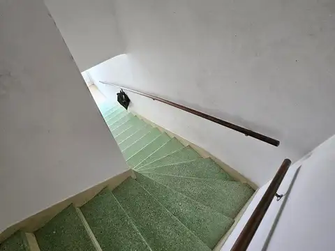 Depto Tipo Casa 6 ambientes con 1 baño