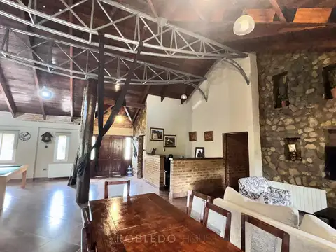 Casa 6 ambientes con 5 baños