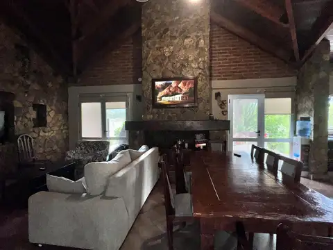 Casa en Venta con 2 cocheras