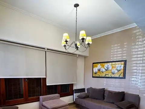 Casa en Venta con 3 cocheras