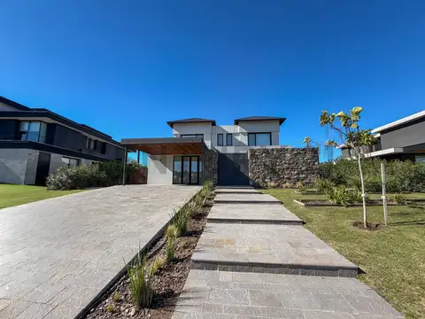 Casa en Alquiler en Pilara, USD 8.000