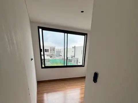 Venta casa/dúplex 5 ambientes en Spring Park Pilar