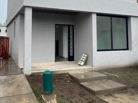 Venta casa/dúplex 5 ambientes en Spring Park Pilar