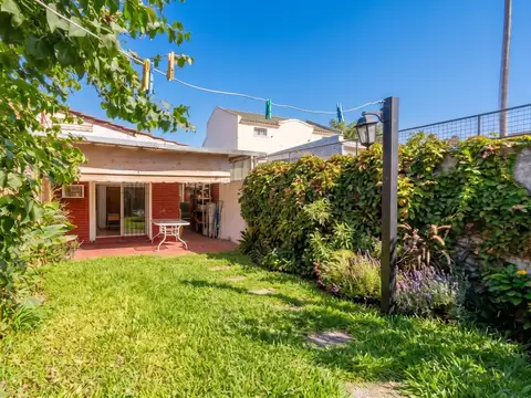 PH tipo casa 4 Ambientes con Cochera, Jardín y Quincho - Apto Crédito Martínez