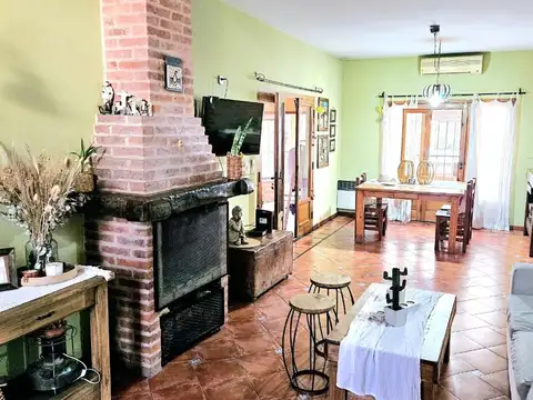 Casa 5 ambientes con 2 baños