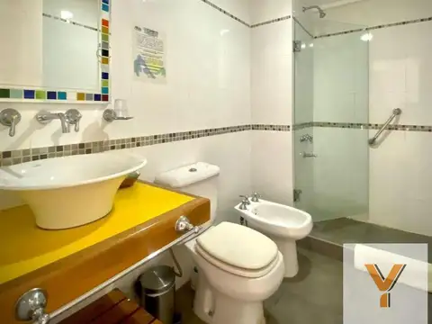 Oficina 15 ambientes con 15 baños