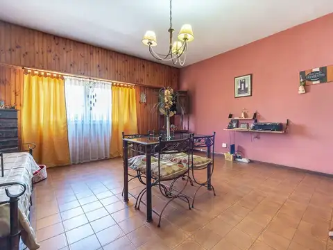 Depto Tipo Casa en Alquiler en Lomas del Mirador, $ 900.000