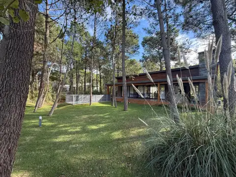 Casa en Venta con 4 cocheras