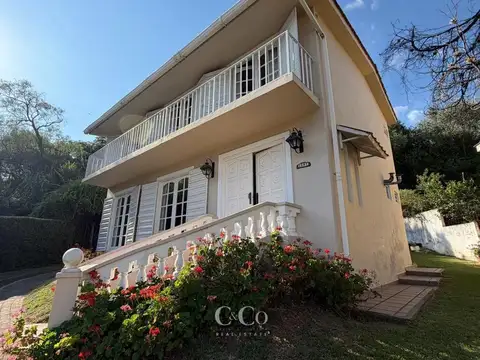 Casa 6 ambientes con 3 baños