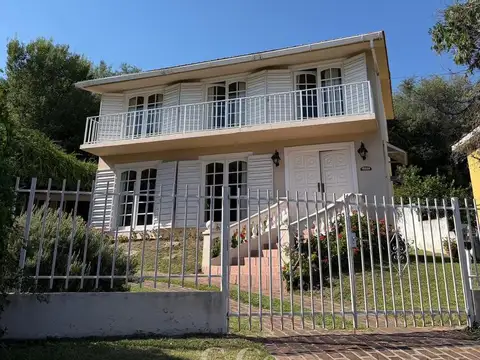 Casa 6 ambientes con 3 baños