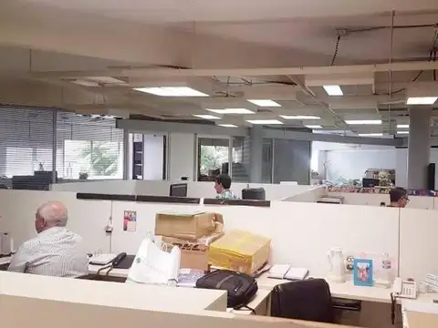 Oficina en Alquiler con 24 cocheras