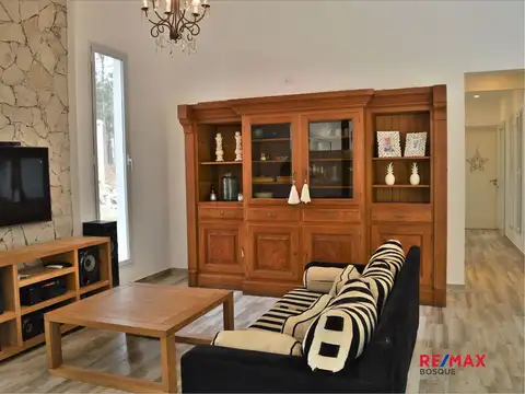 Casa 3 ambientes con 2 baños
