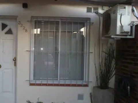 Depto Tipo Casa en Alquiler en Hurlingham, $ 950.000