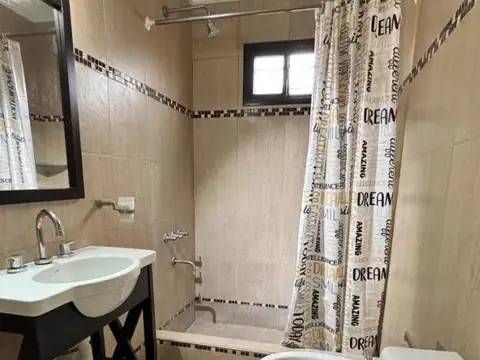 Depto Tipo Casa en Alquiler en Berazategui, $ 550.000