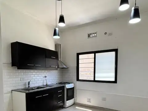 Depto Tipo Casa en Alquiler en Berazategui, $ 550.000