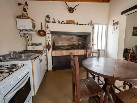 Casa 5 ambientes con 2 baños