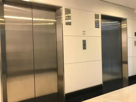 Oficina en Venta con 6 cocheras