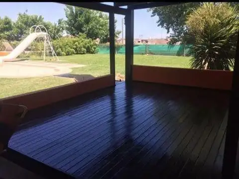 Casa 4 ambientes con 2 baños