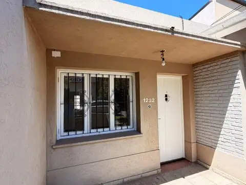 CASA AMERICANA EN PH AL FRENTE - APTO A CREDITO