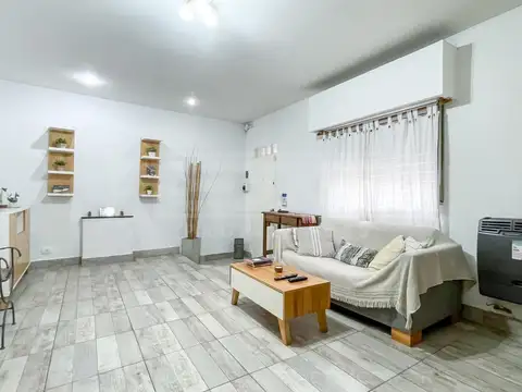 Depto Tipo Casa 4 ambientes con 2 baños