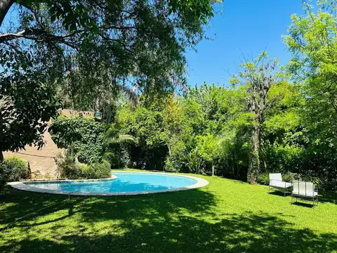 San Jacinto. Excepcional casa de diseño s/lote de 900m2