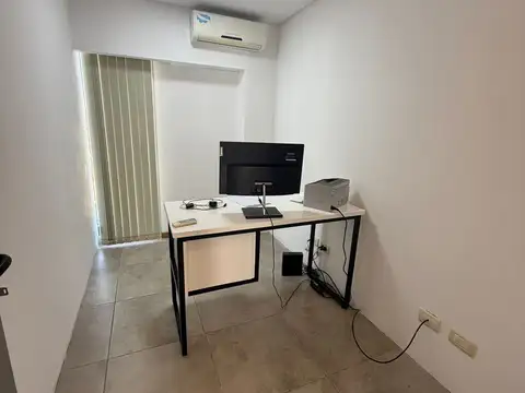 Oficina en Alquiler con 1 cochera