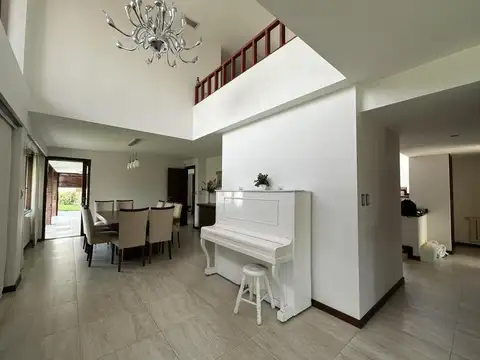 Casa en Alquiler Temporal con 2 cocheras